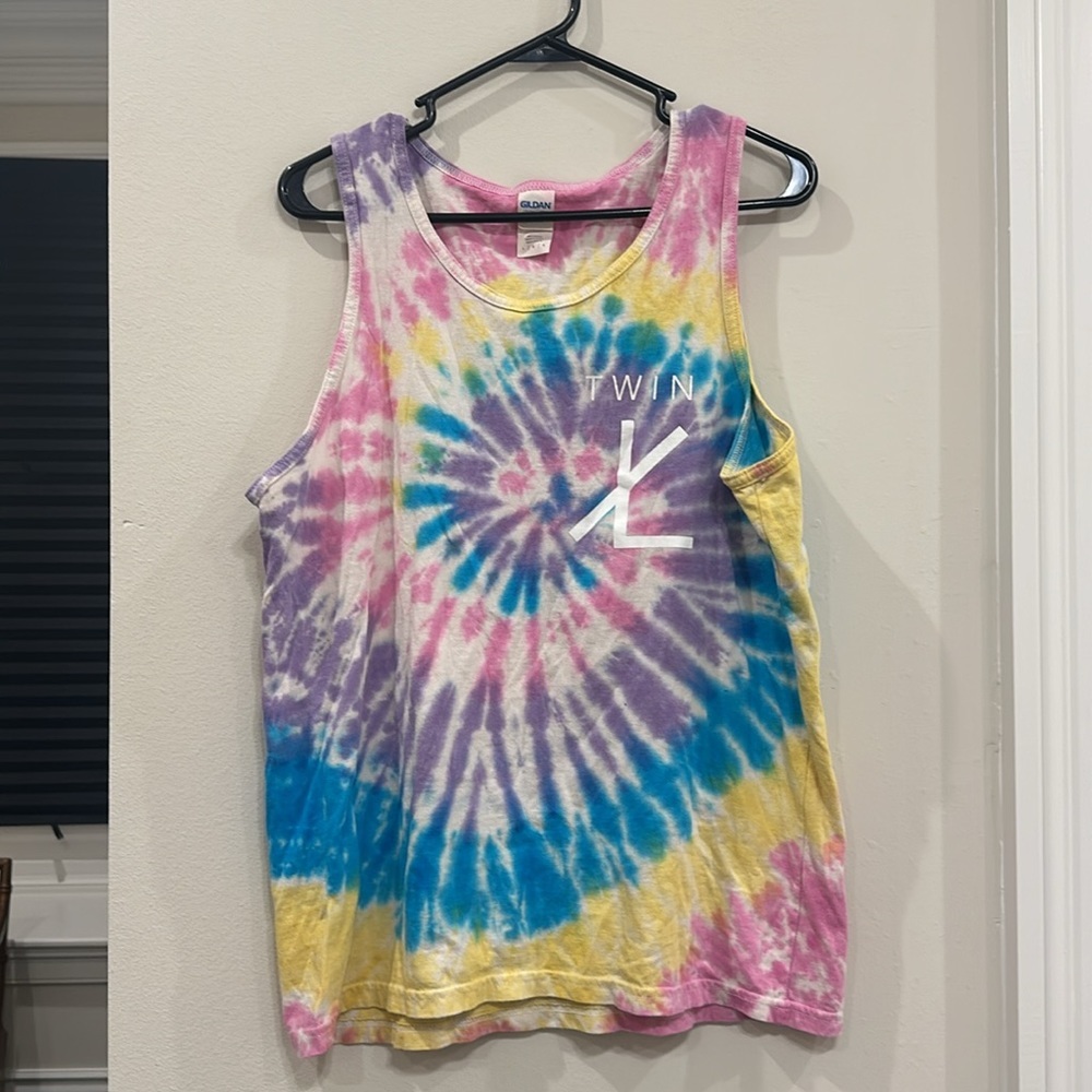 Twin XL band tank top- large